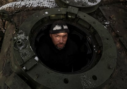 Un soldado ucrania, en un tanque Leopard 1A5, el martes en la provincia de Donetsk.