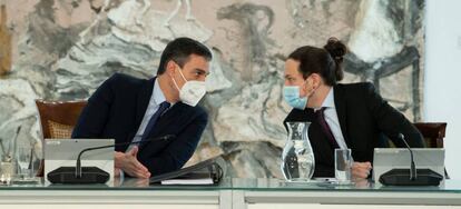 El presidente del Gobierno, Pedro Sánchez, y el vicepresidente segundo, Pablo Iglesias, el martes en el Consejo de Ministros.