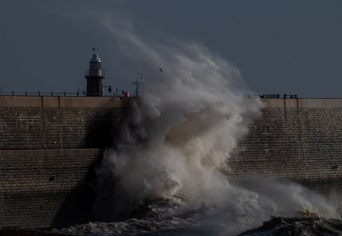 Floods caused by Storm Bert cause chaos in the United Kingdom and at least five deaths