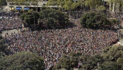 Minuto de silencio en la plaza de Catalunya de Barcelona.