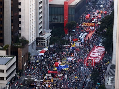 Protesto na avenida Paulista contra Jair Bolsonaro.