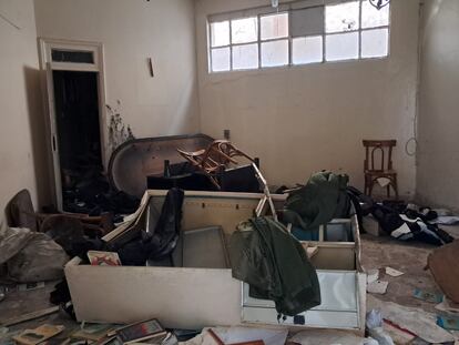 Interior de la comisaría atacada, este lunes en Damasco.