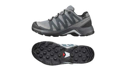 Zapatillas Salomon para mujer sobre fondo blanco.