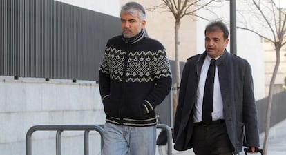 El exdirector financiero de Emarsa, Enrique Arnal, camino del juzgado