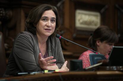 La alcaldesa de Barcelona, Ada Colau, hoy en el pleno.