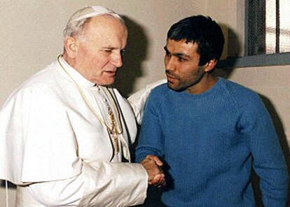 Karol Wojtyla se convierte en Juan Pablo II a los 58 años, después de ser elegido Pontífice el 31 de octubre de 1978.