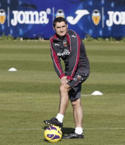 Valverde, durante un entrenamiento con el Valencia.