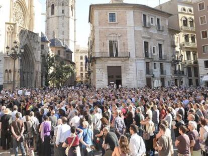 Cientos de personas han acudido este 3 de junio a la concentraci&oacute;n 104 de las v&iacute;ctimas del accidente de metro de Valencia. 