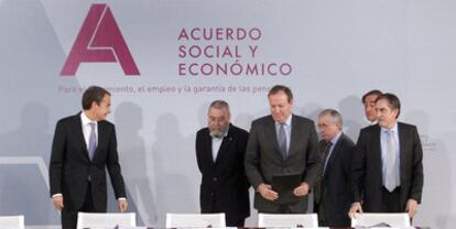 José Luis Rodríguez Zapatero y los agentes sociales, reunidos el pasado 2 de febrero en Moncloa.