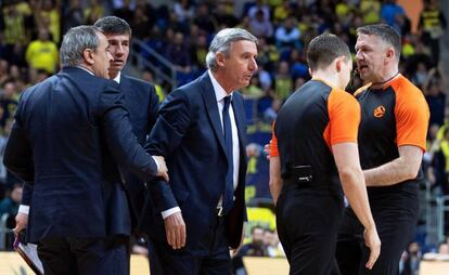 Pesic, en la acción que los árbitros castigaron con la expulsión.