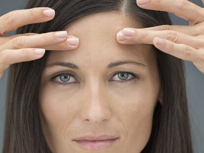 Las arrugas de la frente son muy habituales cuando la piel va perdiendo elasticidad. GETTY IMAGES
