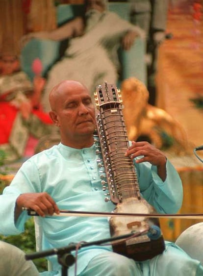 Sri Chinmoy durante un concierto en Nueva York.