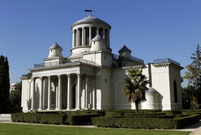 Templete del edificio diseñado por Juan de Villanueva situado junto al Retiro.