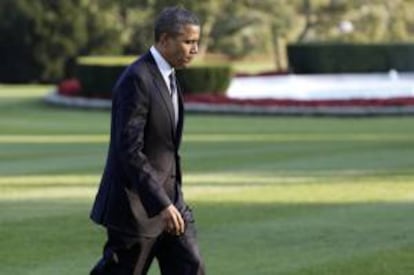 El presidente de EEUU, Barack Obama, camina hacia la Oficina Oval este viernes.