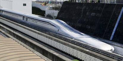 El tren en proves a Tsuru, a la prefactura de Yamanashi (Japó).