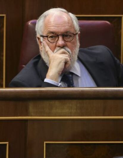Miguel Arias Ca&ntilde;ete, en el Congreso de los Diputados.  