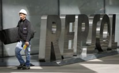 Entrada a la sede de Repsol en Madrid.