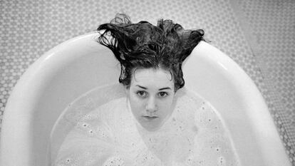 'Laurie en la bañera'. Pabellón 81, Hospital del Estado de Oregón, Salem, Oregón, Estados Unidos, 1976 © Mary Ellen Mark