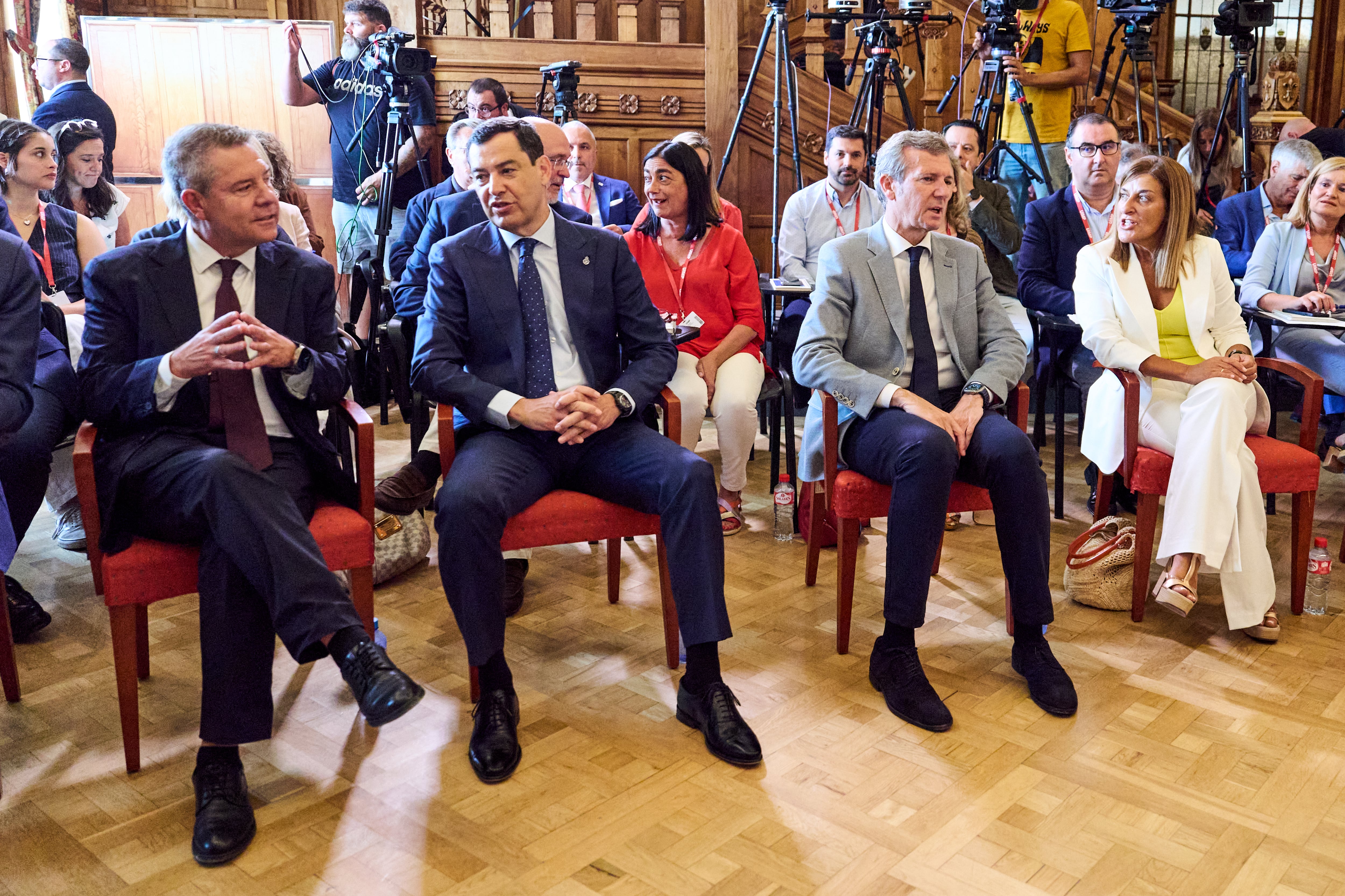 Desde la izquierda, Page, Rueda, Moreno y Sáenz de Buruaga, en un acto en Santander sobre la evolución de la Política de Cohesión de la UE, este miércoles.