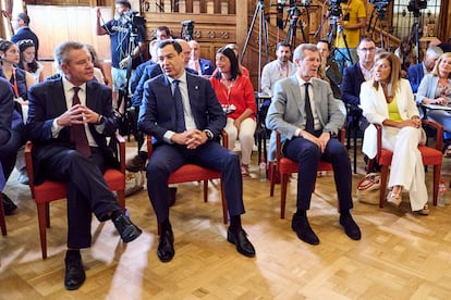 Desde la izquierda, Page, Rueda, Moreno y Sáenz de Buruaga, en un acto en Santander sobre la evolución de la Política de Cohesión de la UE, este miércoles.