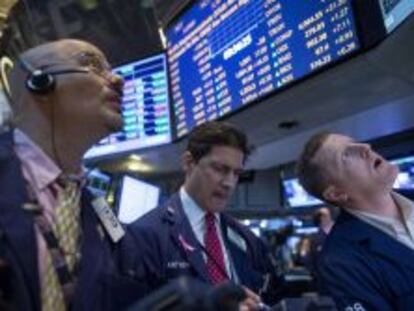 Operadores en la Bolsa de Wall Street.
