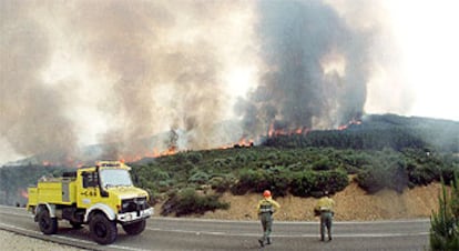 Imagen del incendio en la sierra de la Culebra, en el término de Tábara (Zamora).