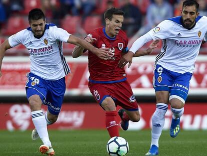 Borja Iglesias (dcha), con la camiseta del Zaragoza.