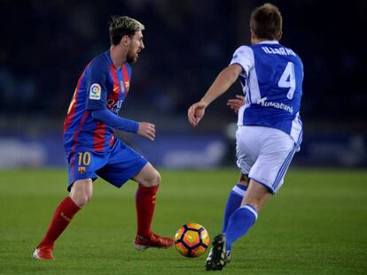 Messi controla davant Illarramendi.