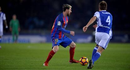 Messi controla davant Illarramendi.