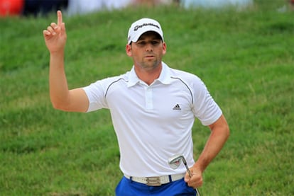 Sergio García celebrating a good approach shot at the Congressional.