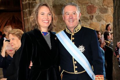 José María Michavila y Alejandra Salinas durante la boda de la hija mayor del abogado, Irene, celebrada en octubre de 2019. 