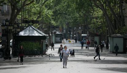 La Rambla, insòlitament buida, el dia de Sant Jordi.