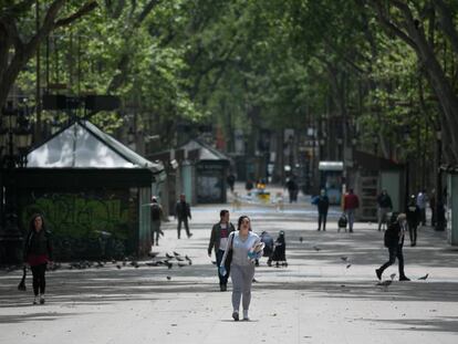 La Rambla, insòlitament buida, el dia de Sant Jordi.