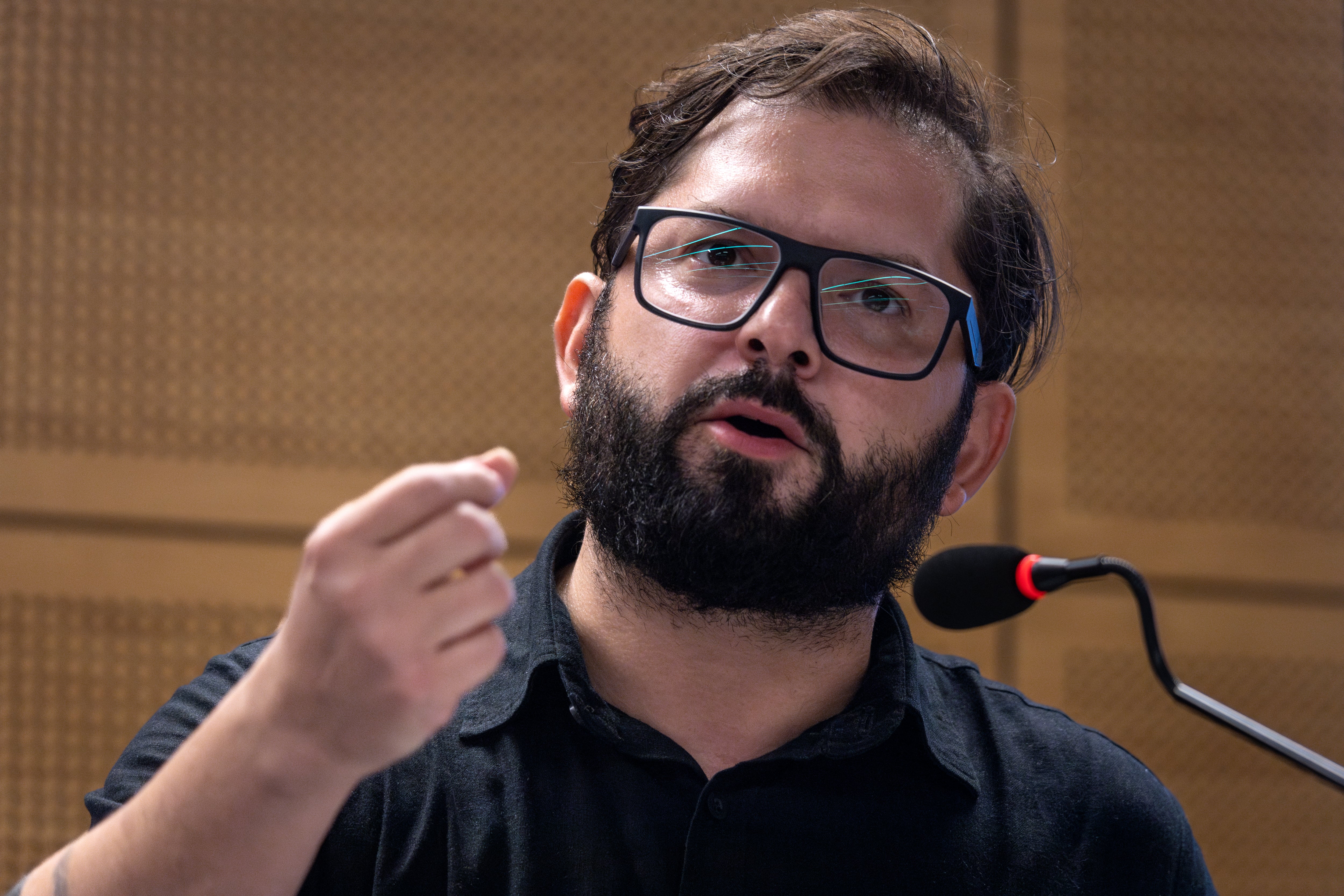Boric acusa un “vaciamiento intempestivo” de las c