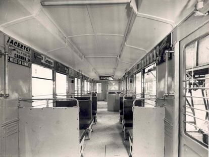 Interior d'un vagó de metro l'any 1924