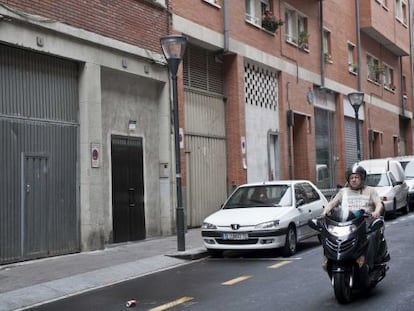 Calle Cortes, en el barrio bilbaíno de San Francisco, donde ha muerto apuñalado un joven de 21 años.