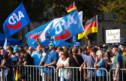 Partidarios de Alternativa para Alemania (AfD) participan en el mitin de cierre de campaña, el pasado 31 de agosto, en Erfurt, Turingia.