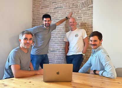 Arriba, Rubén Ferreiro y Jeroen Merchiers, y abajo, Guillermo Llibre y Diego Camilleri, socios de Lanai Ventures.