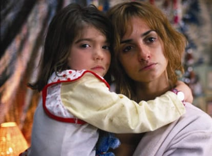 Un fotograma de la película 'Alta Sociedad', en la que Penélope Cruz da vida a una prostituta