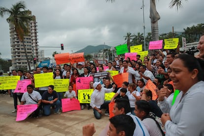 Simpatizantes de Claudia Sheinbaum la reciben en el puerto de Acapulco, este miércoles. 