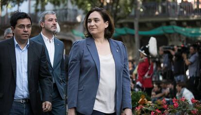 Ada Colau, durante la ofrenda floral en el monumento a Rafael Casanova. 