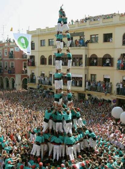 Los Castellers de Vilafranca cargaron este <i>tres de deu</i> en 2005.