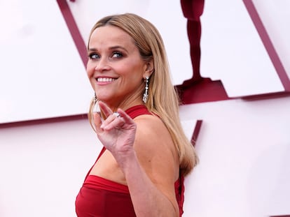 Reese Witherspoon, a su llegada a los Oscar, el 25 de abril de 2021 en Los Angeles, California.
