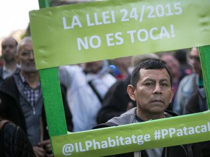 Protestas en contra del recurso del PP a la ley antidesahucios y contra la pobreza energ&eacute;tica