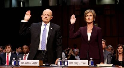 O ex-diretor James Clapper e a ex-secretária Sally Yates antes de depor.