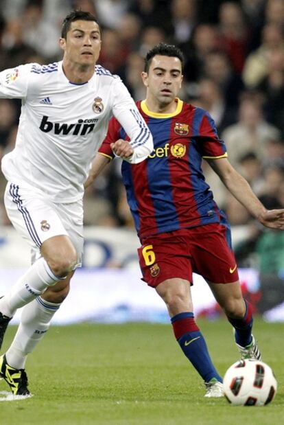 Cristiano y Xavi, durante el Real Madrid-Barcelona del pasado sábado.
