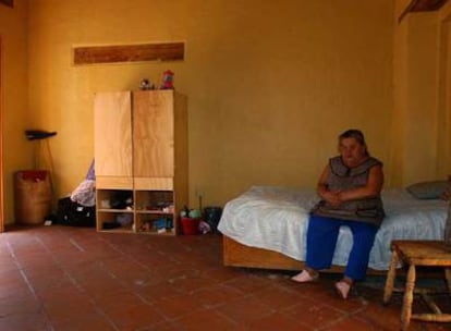 Una de las habitaciones del antiguo museo que ahora es un hogar de acogida para prostitutas ancianas en México.