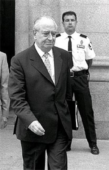 Ángel Rodríguez, a la salida del Tribunal Supremo, en 1998.
