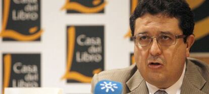 Francisco Serrano, durante la presentación de un libro.