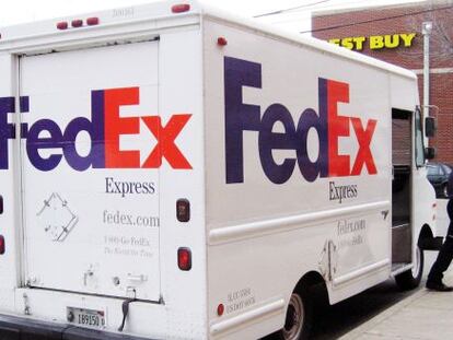 Una furgoneta de reparto de Fedex en Chicago.